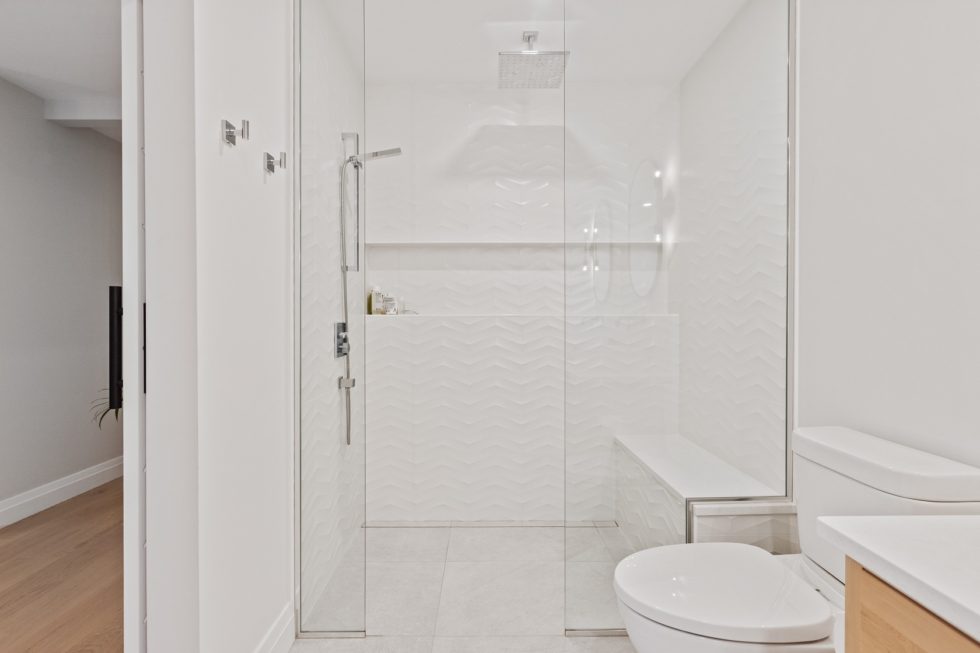 keeping-your-glass-shower-door-clean-what-you-should-know-blog